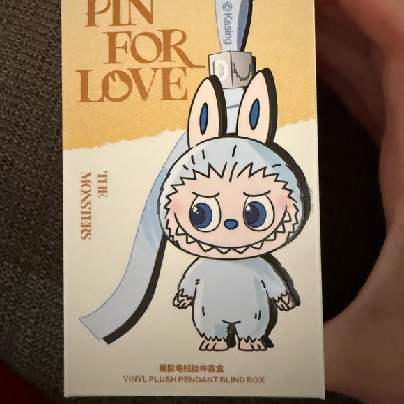 Authentic Pop Mart Pin for Love Labubu Letter F New - Picture 2 of 4